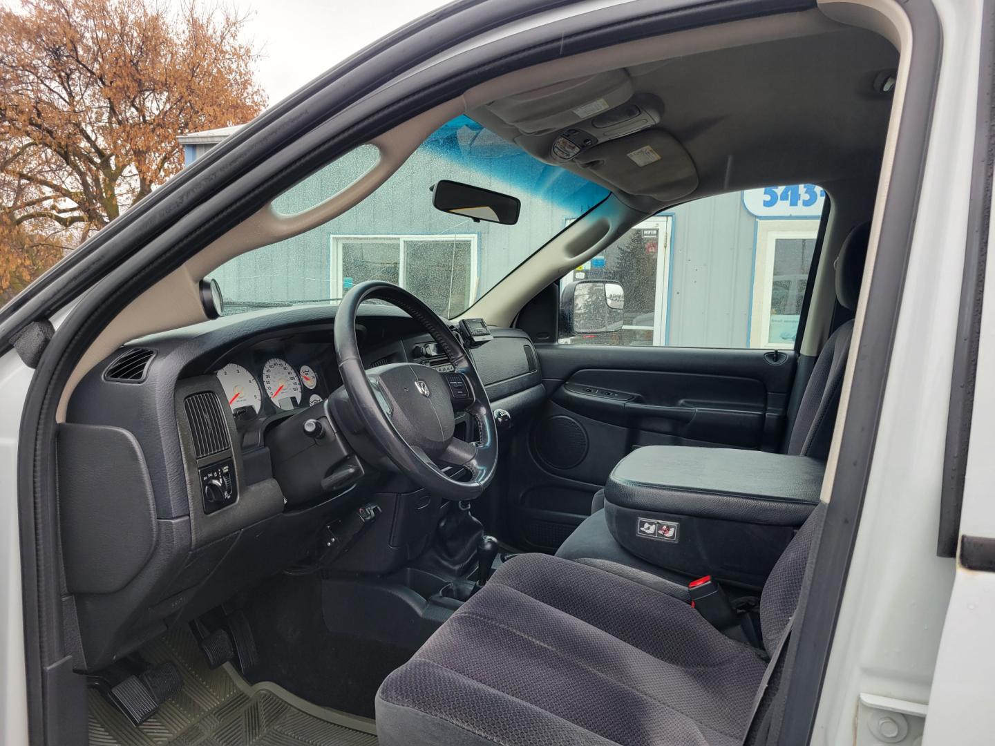 2005 White /Black Dodge Ram 3500 SLT (3D7LS38C85G) with an 5.9L I6 24V Cummins engine, 6 Speed Manual transmission, located at 450 N Russell, Missoula, MT, 59801, (406) 543-6600, 46.874496, -114.017433 - 4 Wheel Drive. One Ton Dually. Long Box. 6 Speed Manual Transmission. Has a lot of miles but runs amazingly. Air Cruise. Tilt. Power Windows and Locks. Power Drivers Seat. AM FM CD XM. 1 Owner. Clean Carfax. There is no financing options on this vehicle. - Photo#11